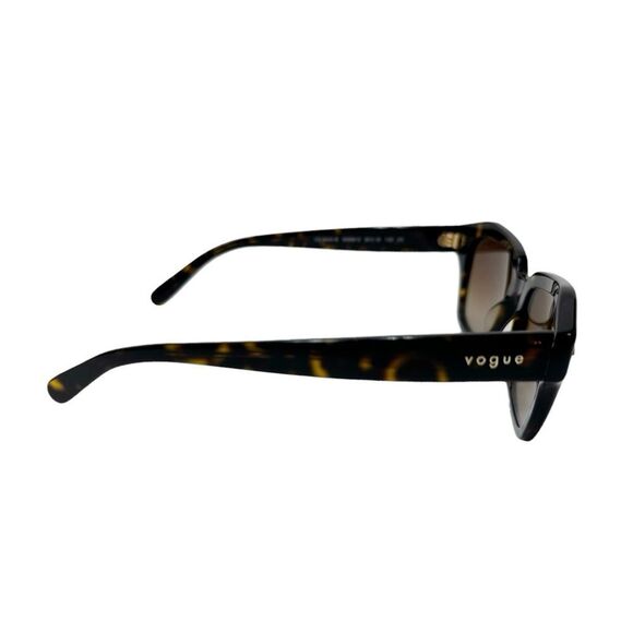 RARE VOGUE EYEWEAR x HAILEY BIEBER Geometric Wayfarer Sunglasses in ‘Havana’
